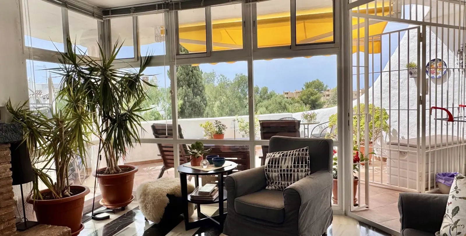 Sale of ground floor apartment in Calahonda 5
