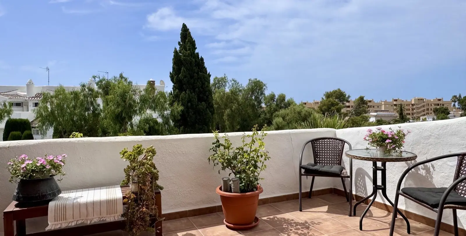 Sale of ground floor apartment in Calahonda 10