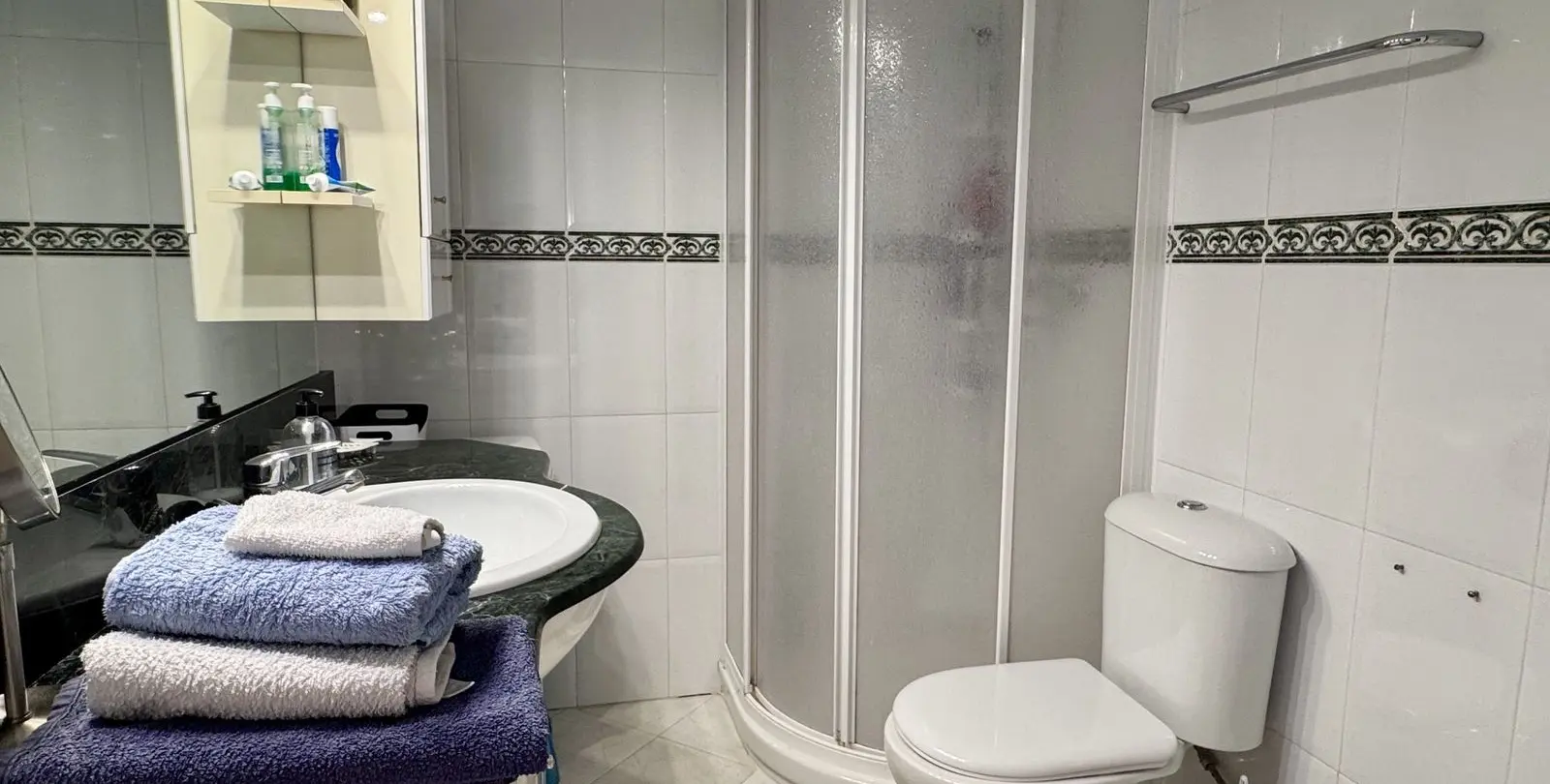 Sale of ground floor apartment in Calahonda 15
