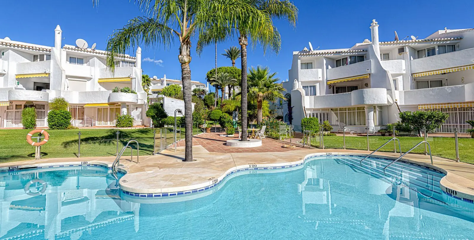 Sale of ground floor apartment in Calahonda 21