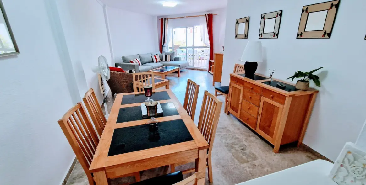 Venta de apartamento en planta media en Calahonda 2