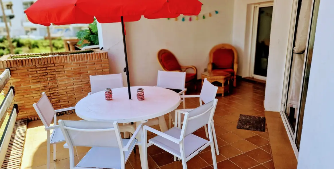 Venta de apartamento en planta media en Calahonda 3
