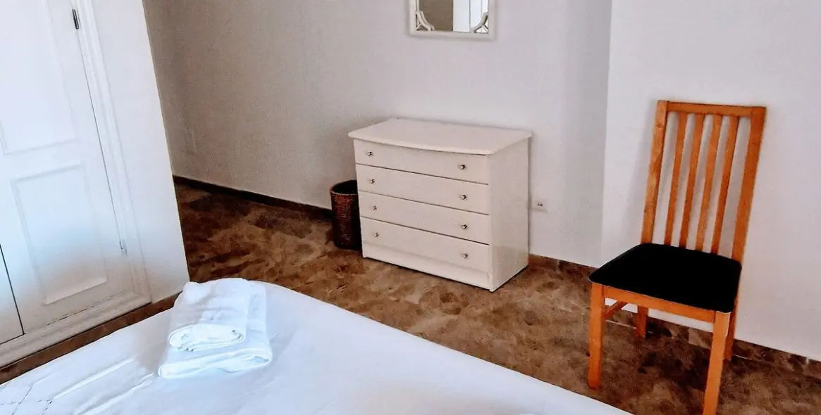 Venta de apartamento en planta media en Calahonda 17