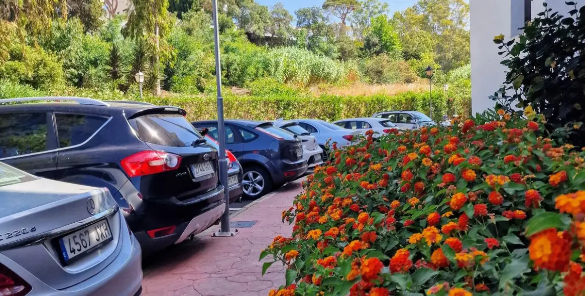 Venta de apartamento en planta media en Calahonda 20