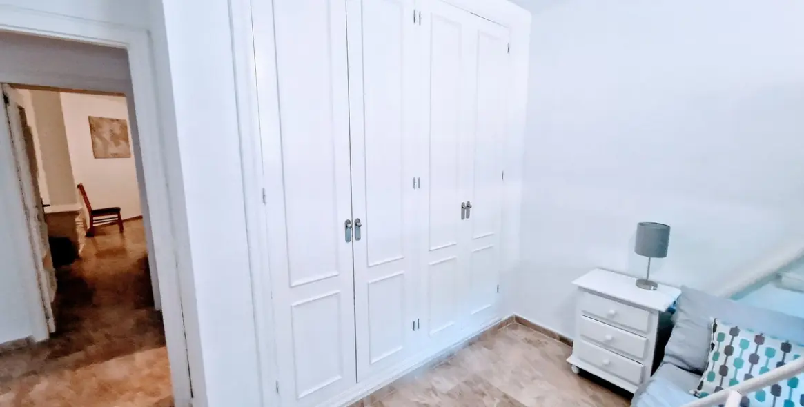 Venta de apartamento en planta media en Calahonda 24