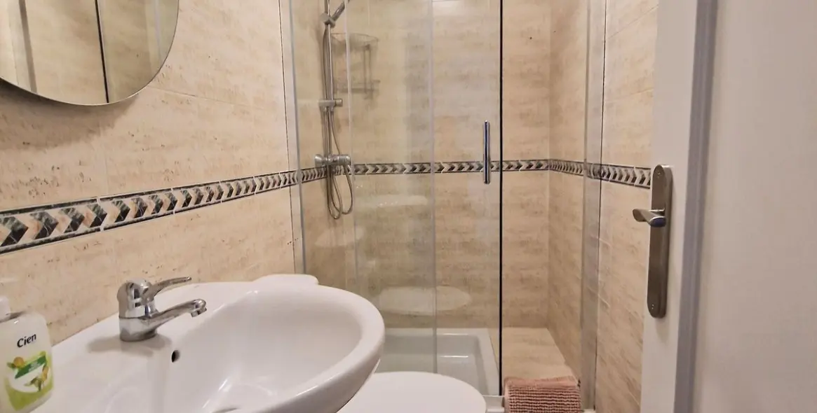 Venta de apartamento en planta media en Calahonda 25