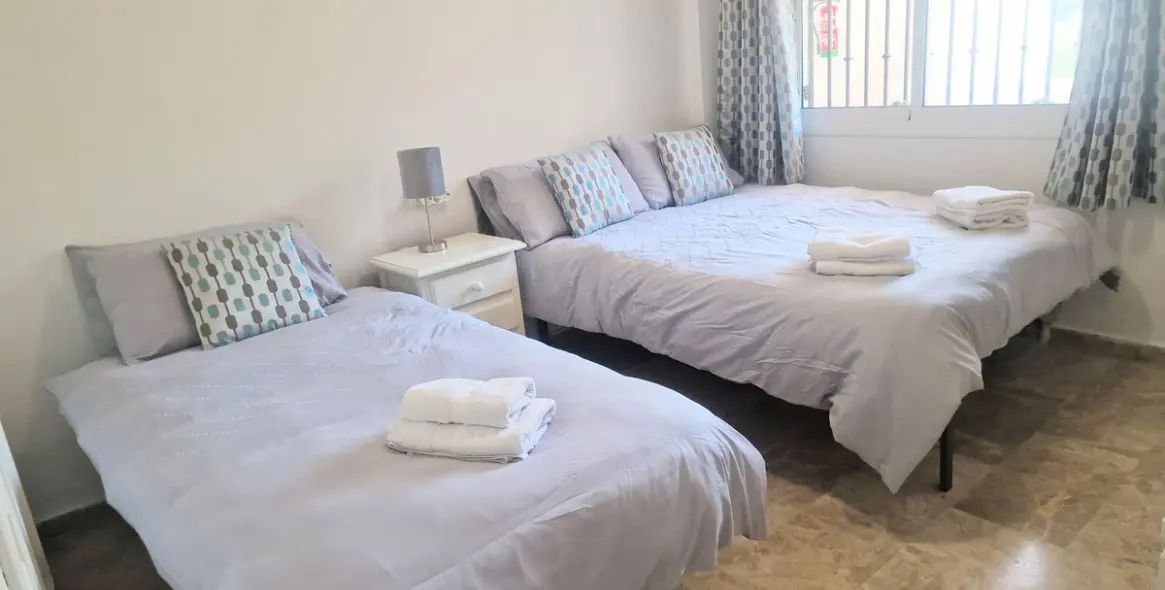 Venta de apartamento en planta media en Calahonda 31