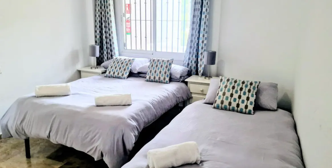 Venta de apartamento en planta media en Calahonda 32