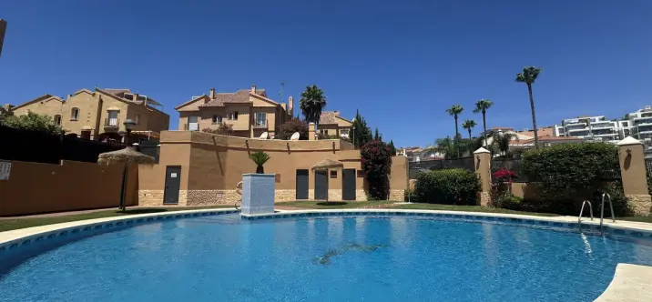 Продажа дома на две семьи в Riviera del Sol 0