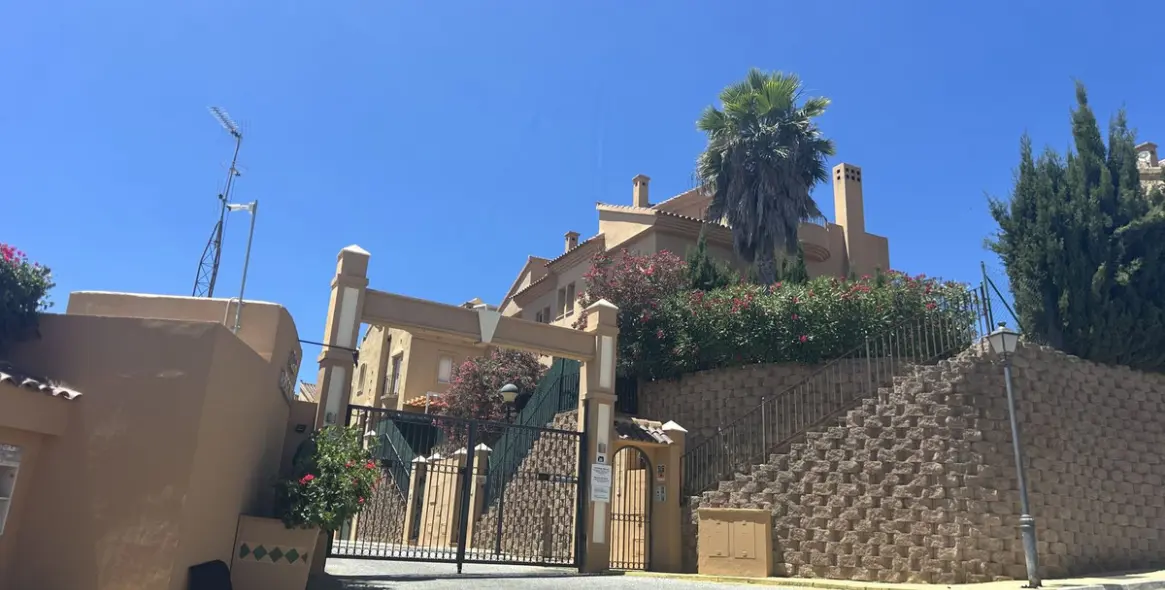 Продажа дома на две семьи в Riviera del Sol 36