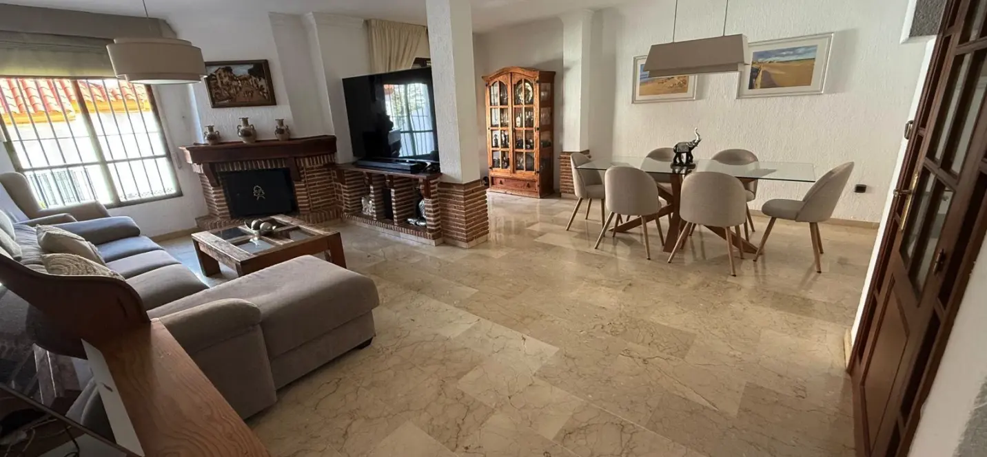 Sale of townhouse in Estepona 2