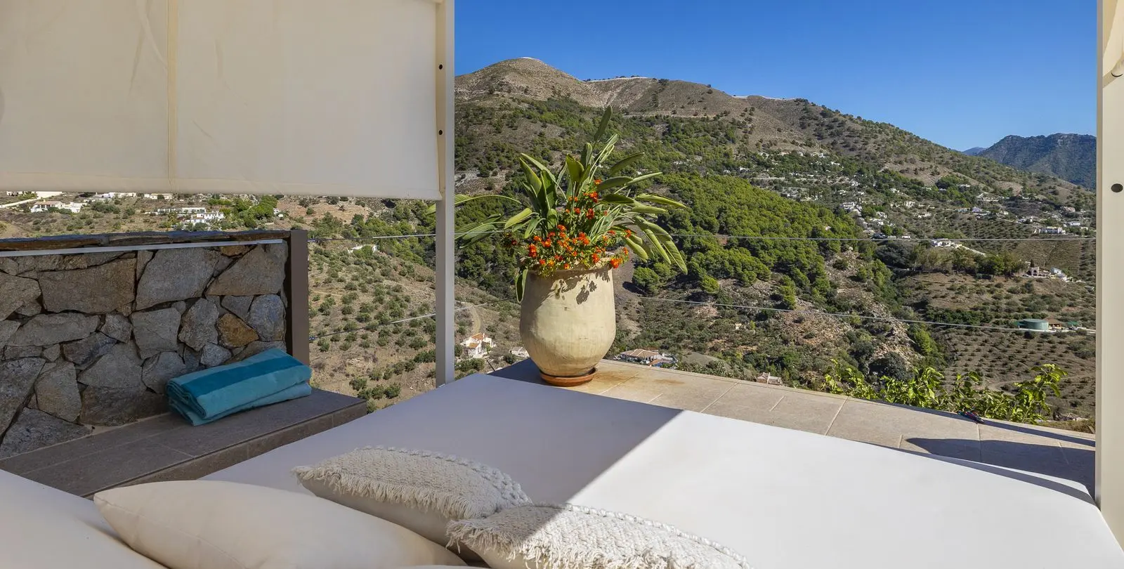 Sale of detached villa in Cómpeta 34