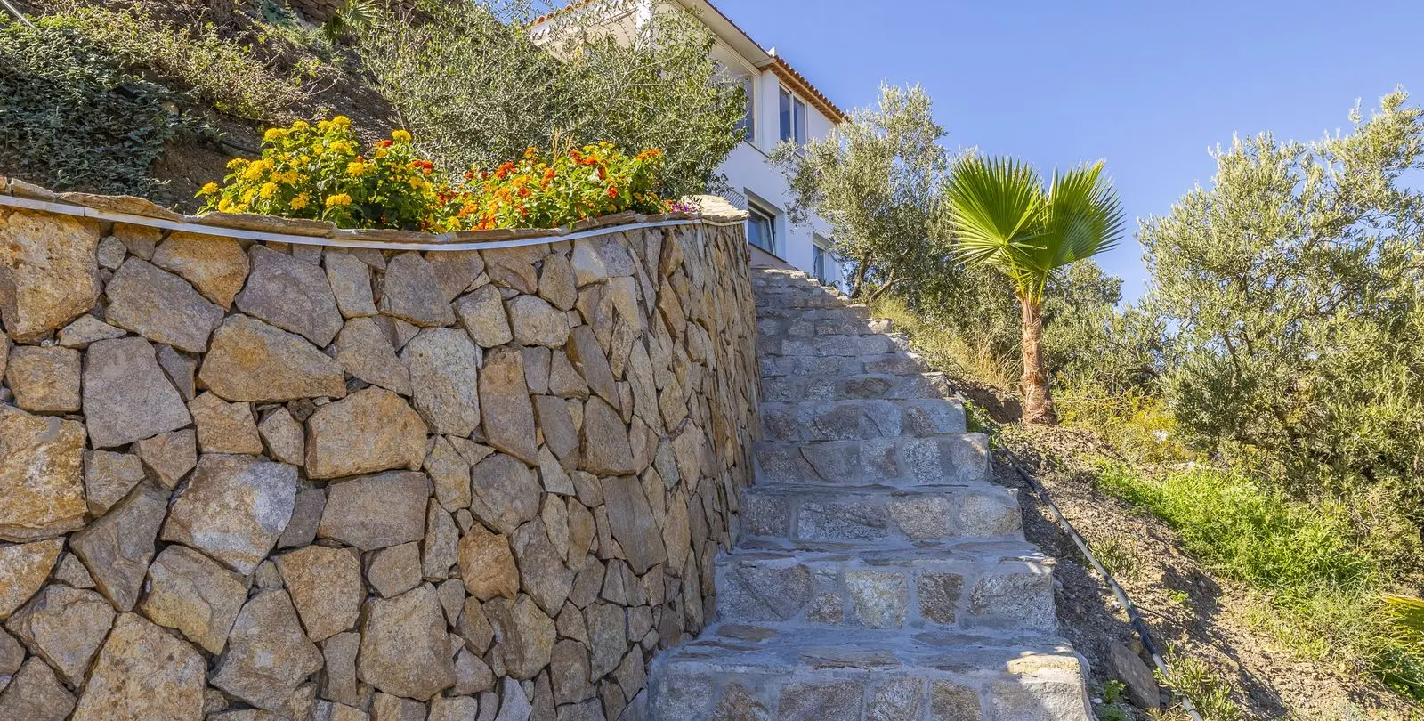 Sale of detached villa in Cómpeta 35