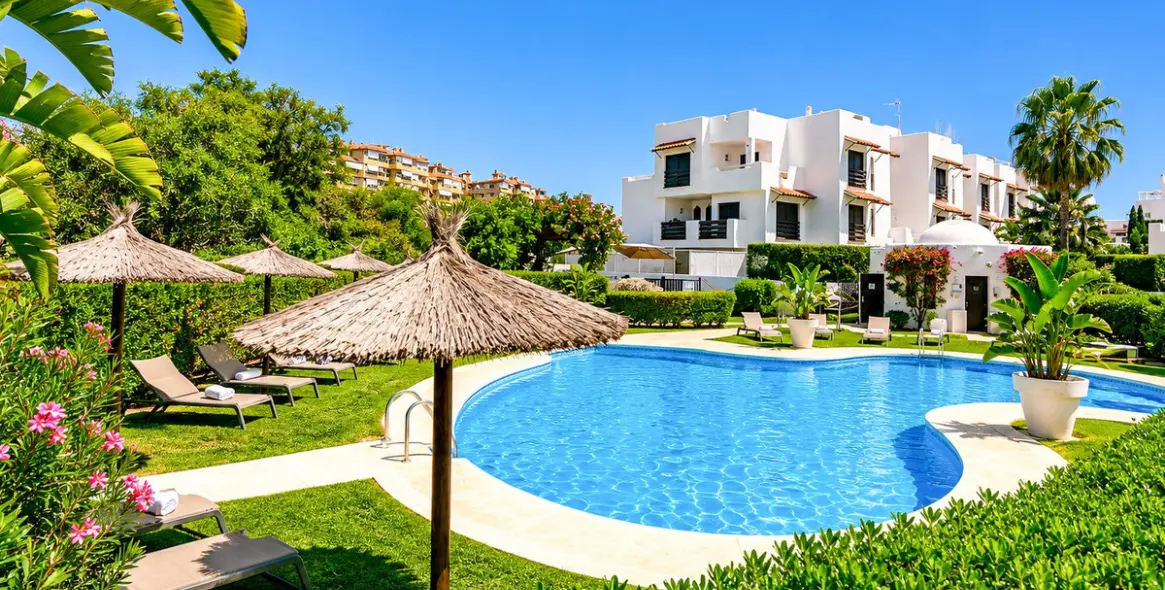Sale of ground floor apartment in Estepona 1