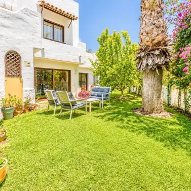 Sale of ground floor apartment in Estepona
