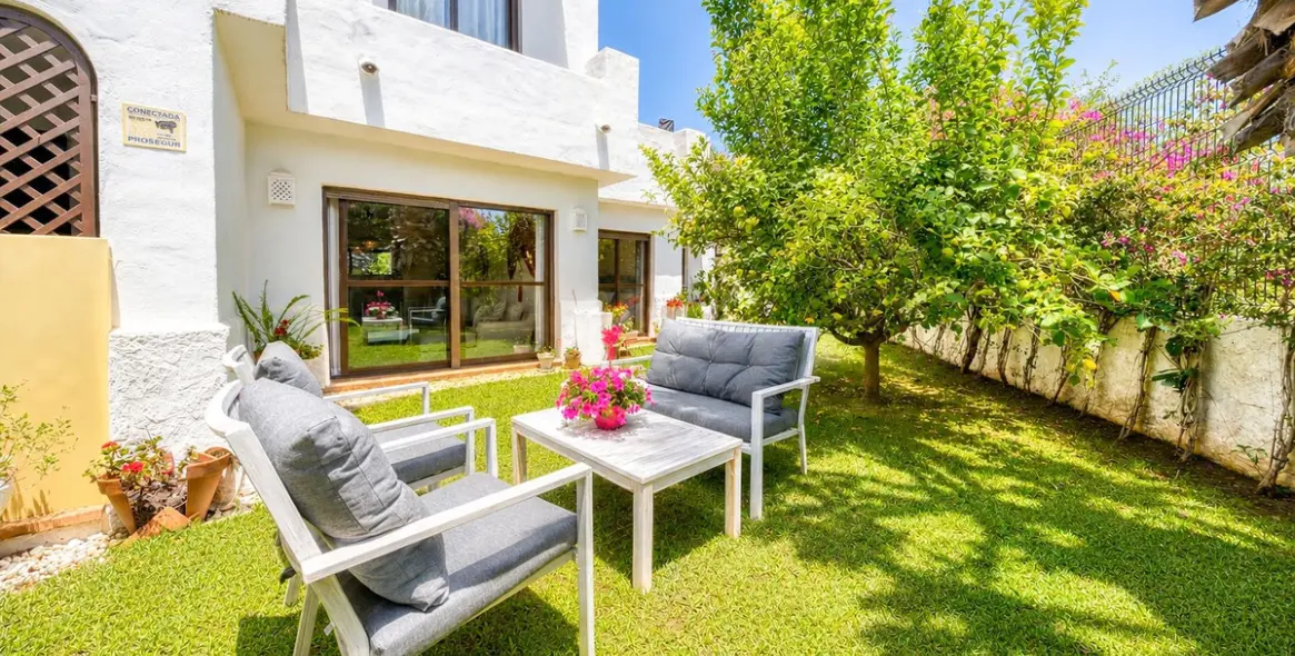 Sale of ground floor apartment in Estepona 5