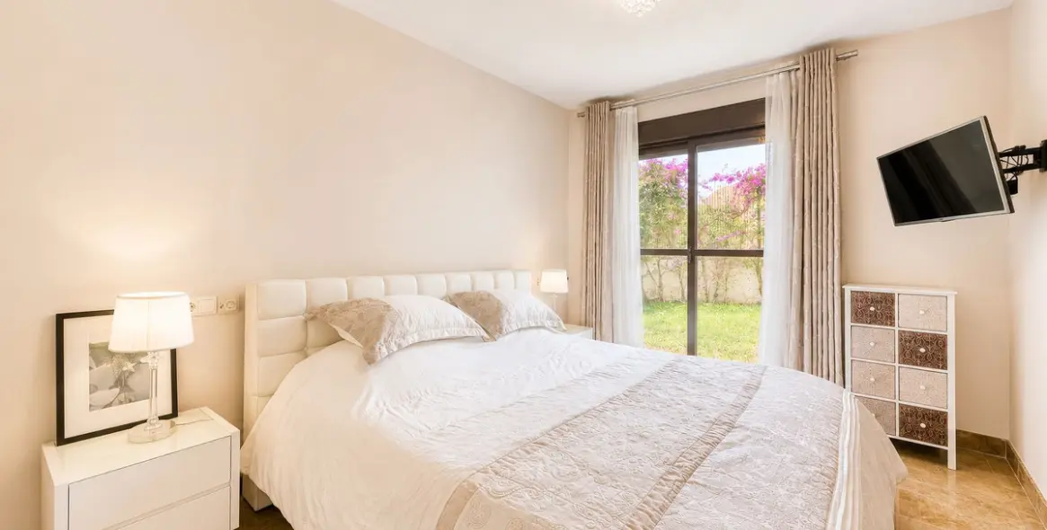 Sale of ground floor apartment in Estepona 14