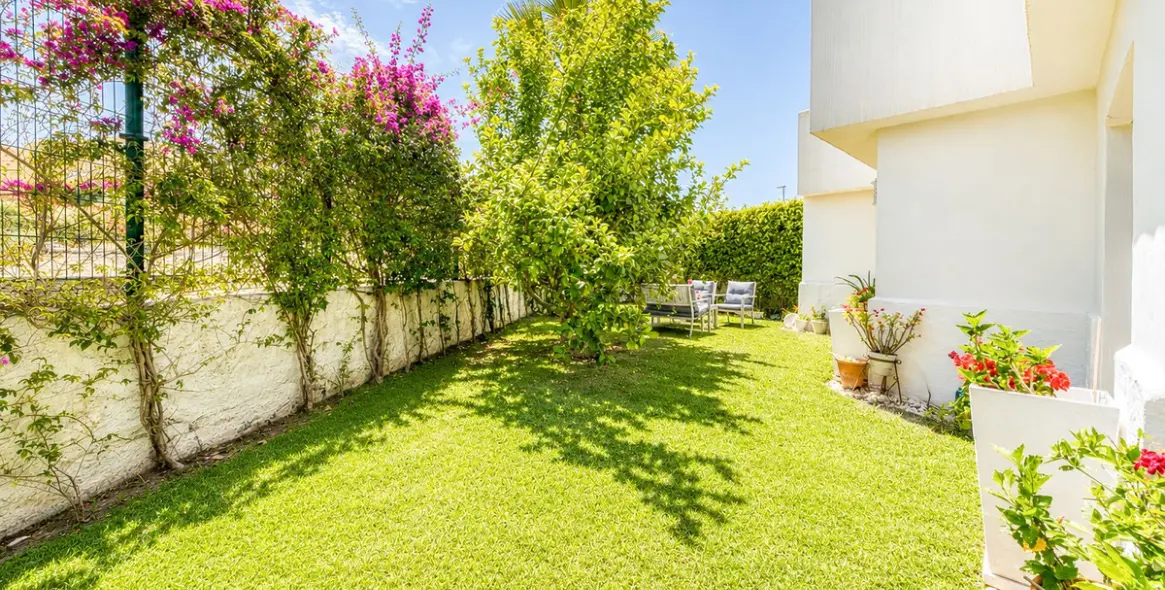 Sale of ground floor apartment in Estepona 21