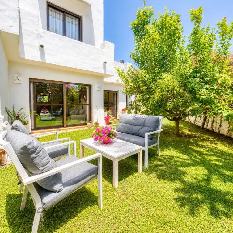 Продажа апартаментов на первом этаже в Estepona