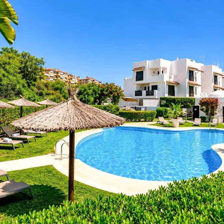 Продажа апартаментов на первом этаже в Estepona