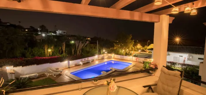 Sale of middle floor apartment in Benalmadena 1