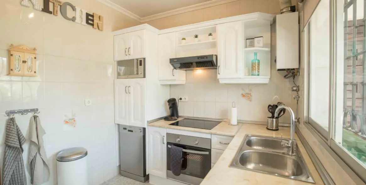 Sale of middle floor apartment in Benalmadena 5
