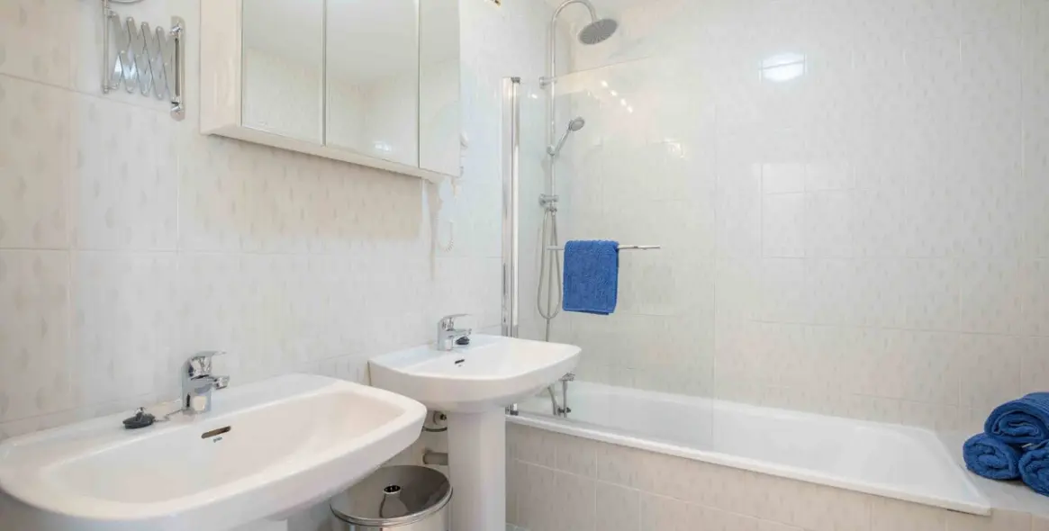 Sale of middle floor apartment in Benalmadena 8