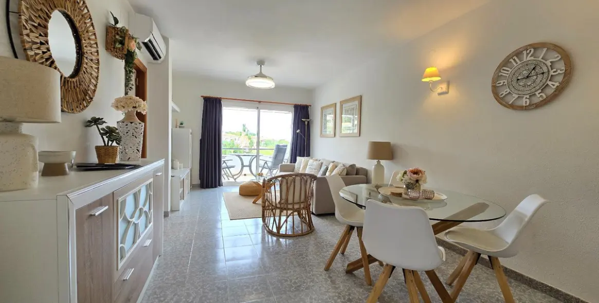 Sale of middle floor apartment in Benalmadena 9