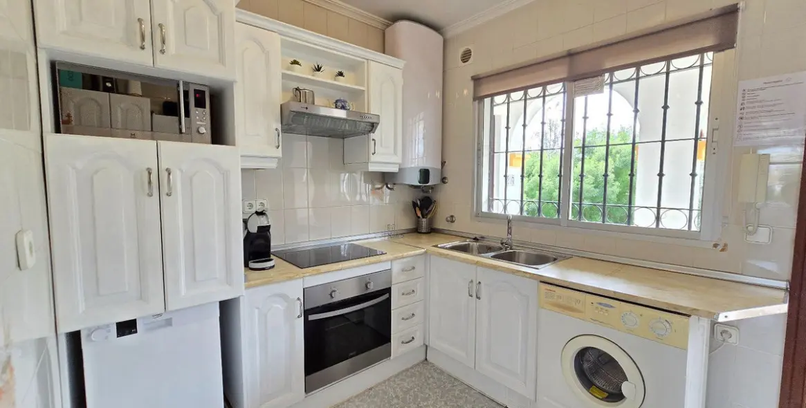 Sale of middle floor apartment in Benalmadena 16