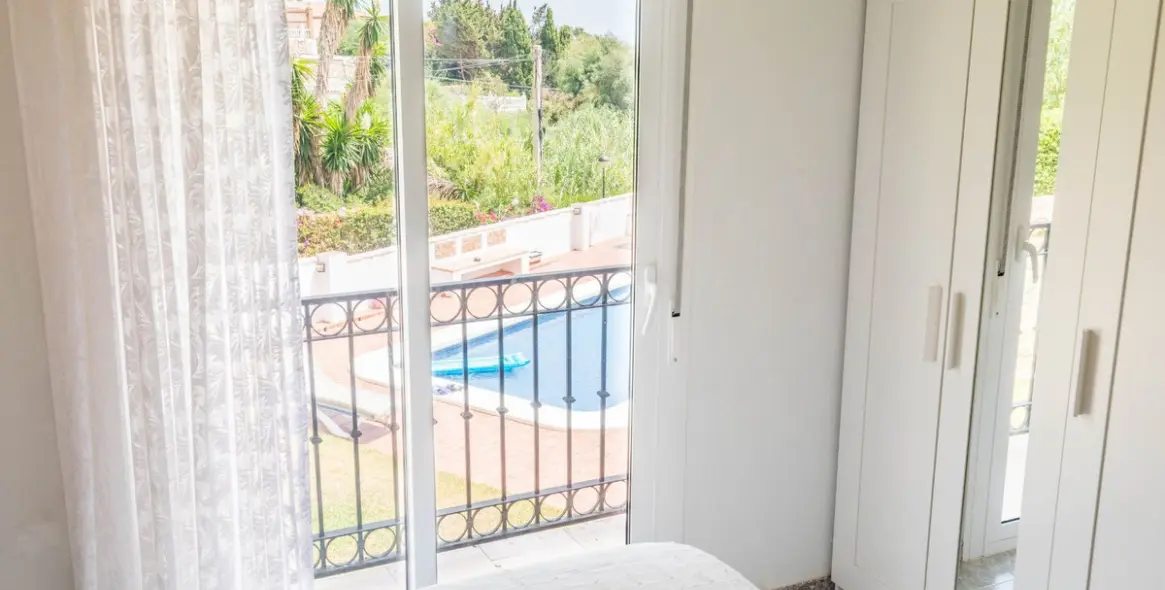 Sale of middle floor apartment in Benalmadena 17