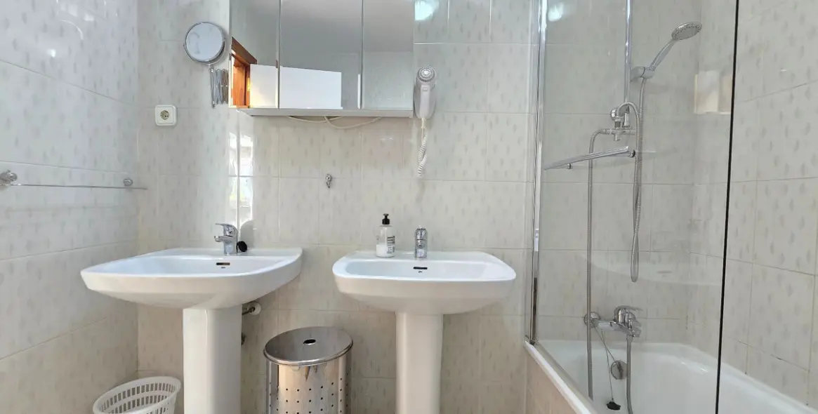 Sale of middle floor apartment in Benalmadena 23