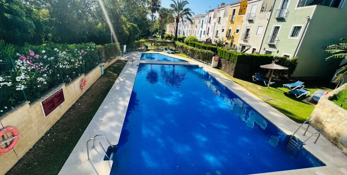 Sale of townhouse in Casares Playa 22