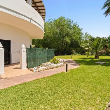 Sale of ground floor apartment in Estepona
