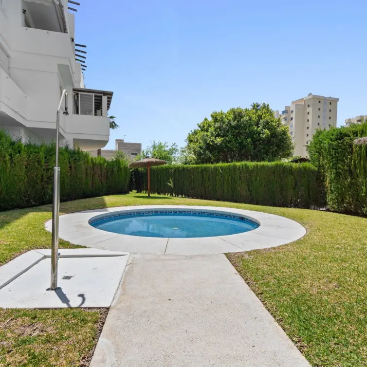 Sale of ground floor apartment in Estepona