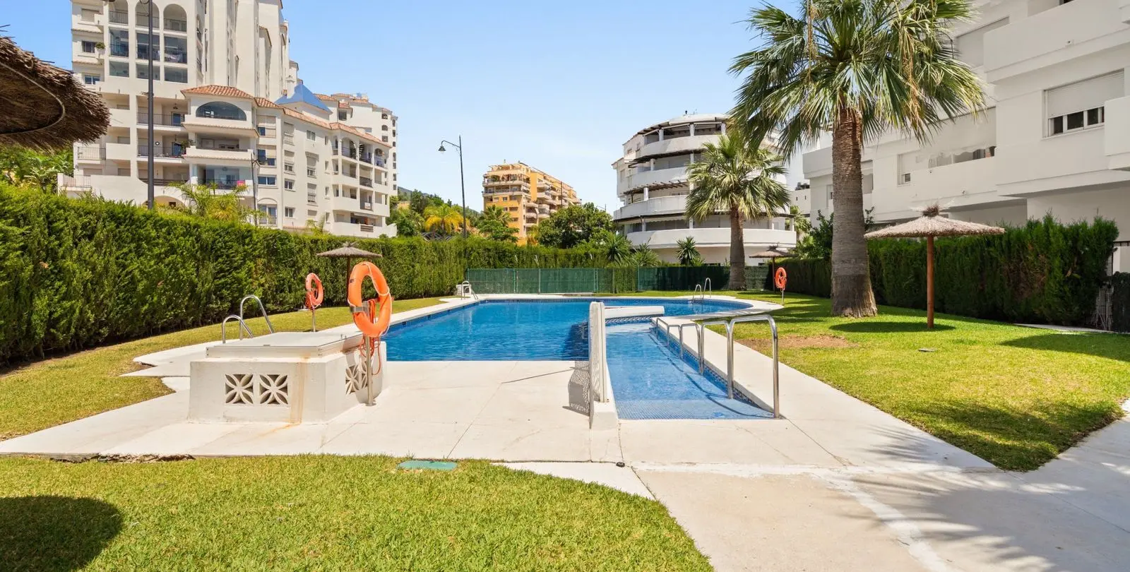Продажа апартаментов на первом этаже в Estepona 2