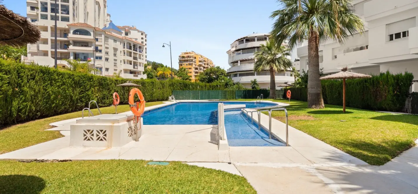 Sale of ground floor apartment in Estepona 1