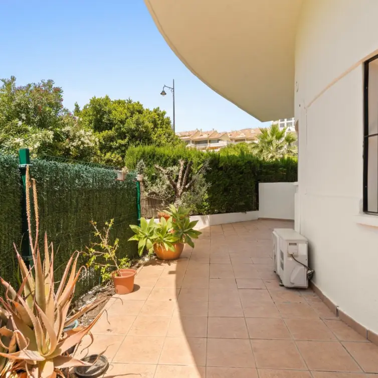 Sale of ground floor apartment in Estepona