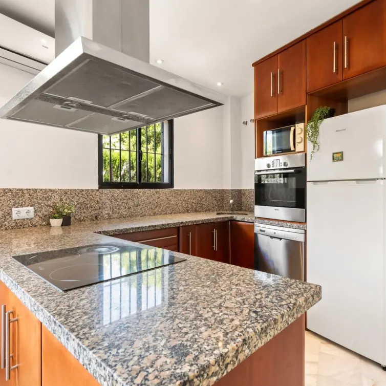 Sale of ground floor apartment in Estepona