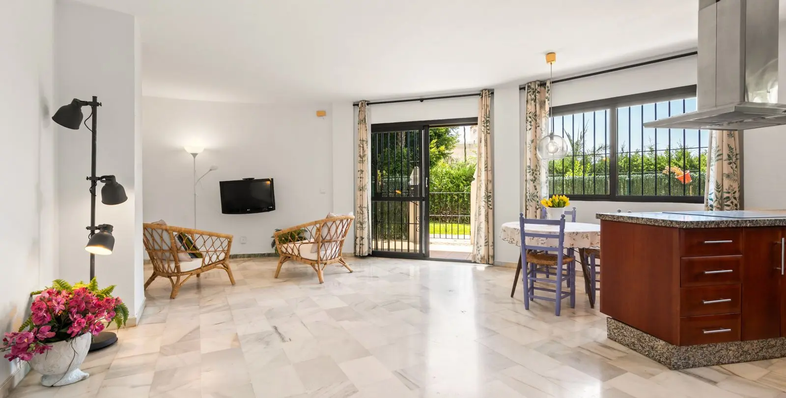 Продажа апартаментов на первом этаже в Estepona 7