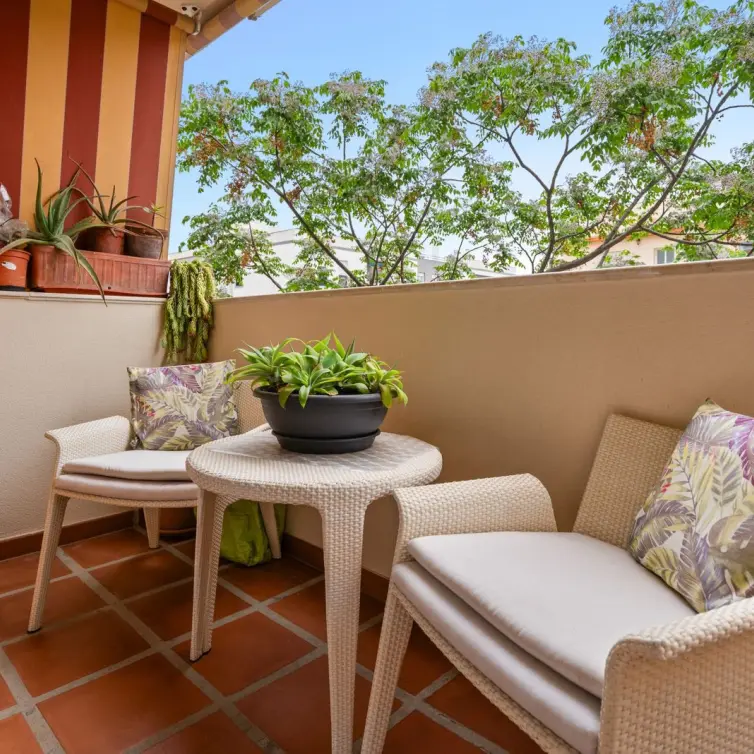 Sale of middle floor apartment in Estepona