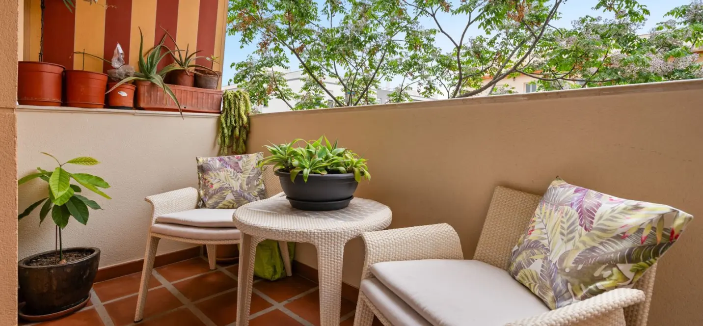 Sale of middle floor apartment in Estepona 0