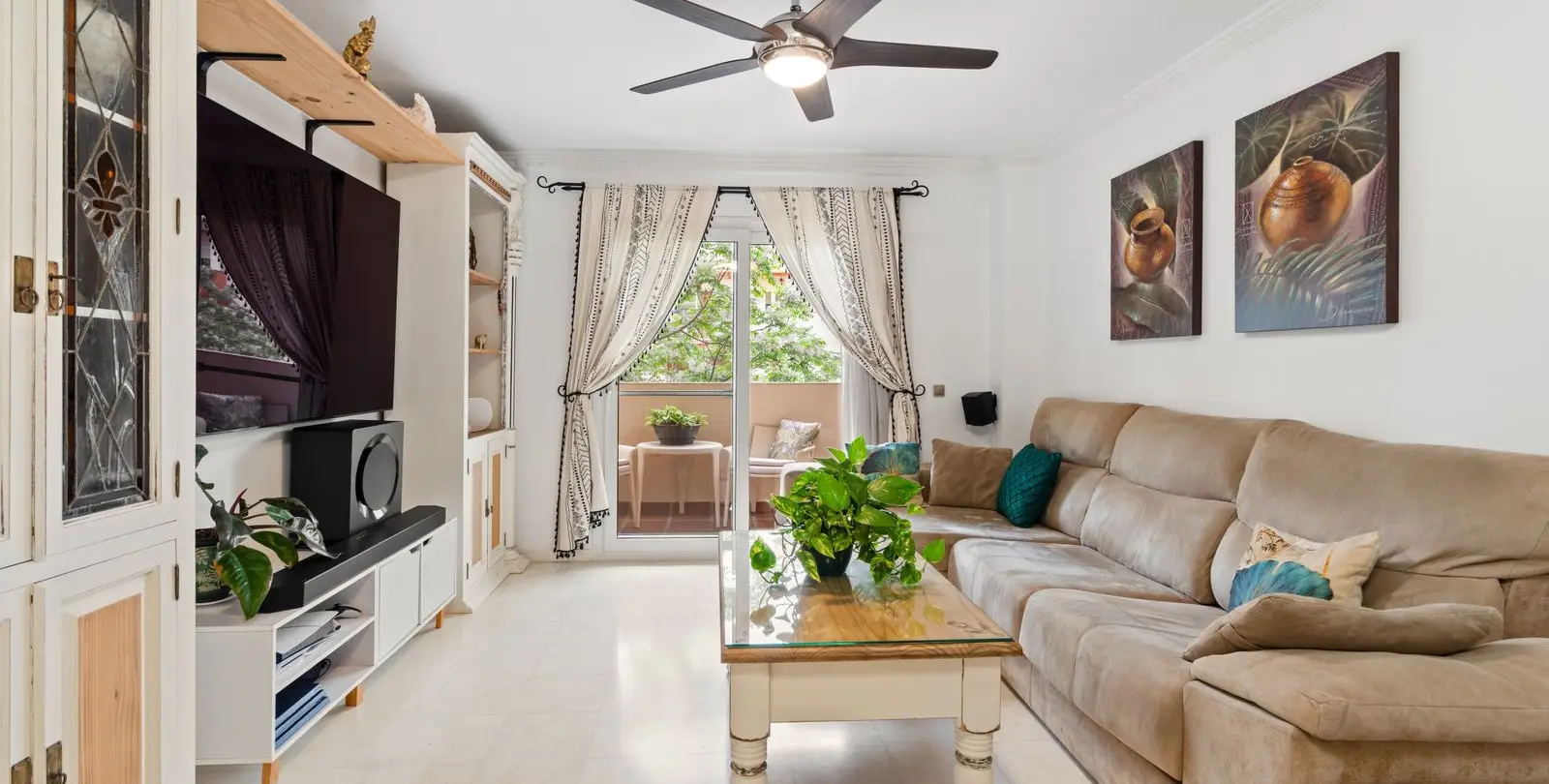 Sale of middle floor apartment in Estepona 3