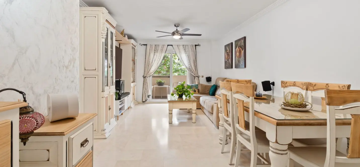Sale of middle floor apartment in Estepona 4