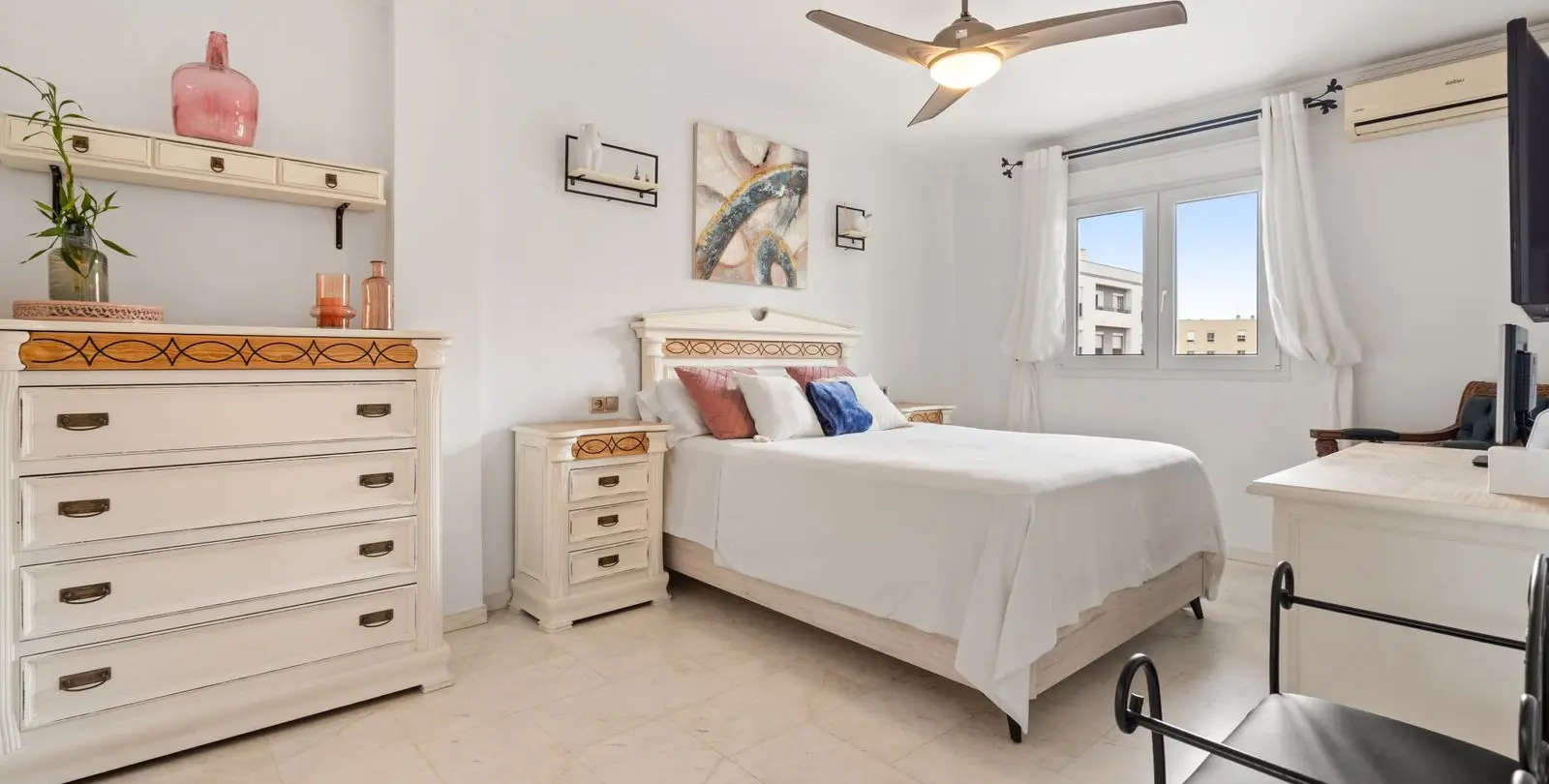 Sale of middle floor apartment in Estepona 9