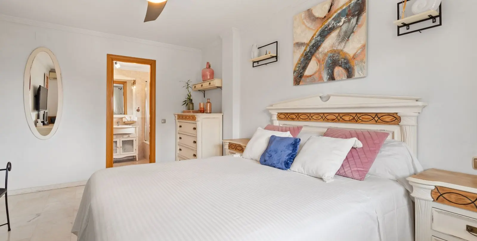 Sale of middle floor apartment in Estepona 10