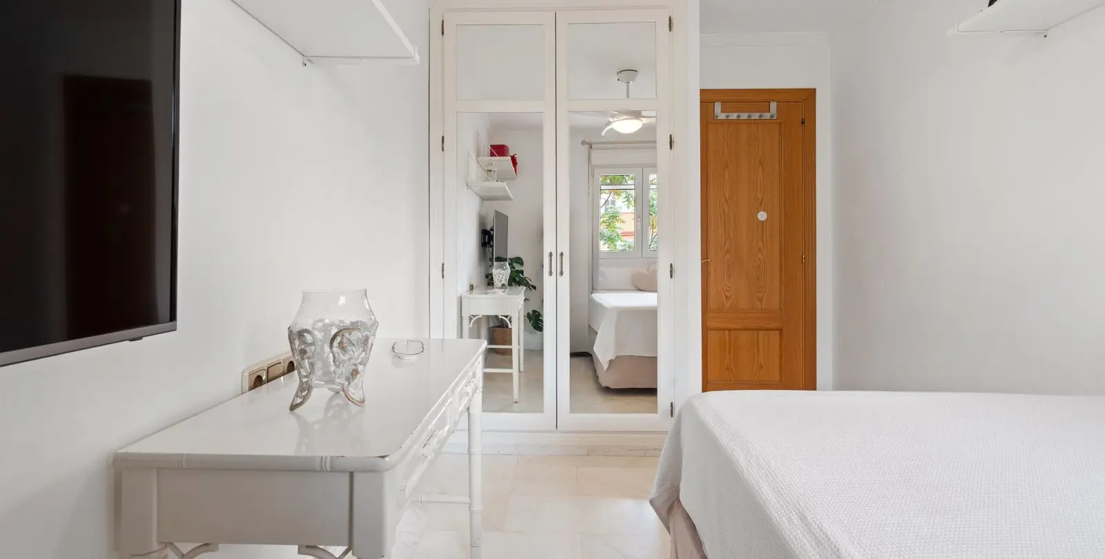 Sale of middle floor apartment in Estepona 12