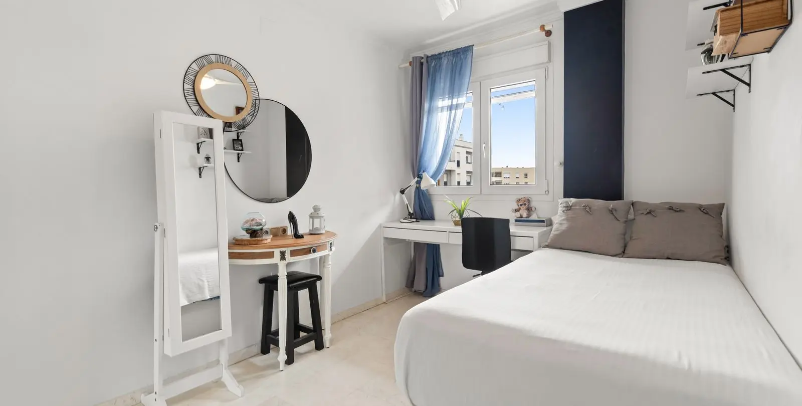 Sale of middle floor apartment in Estepona 13
