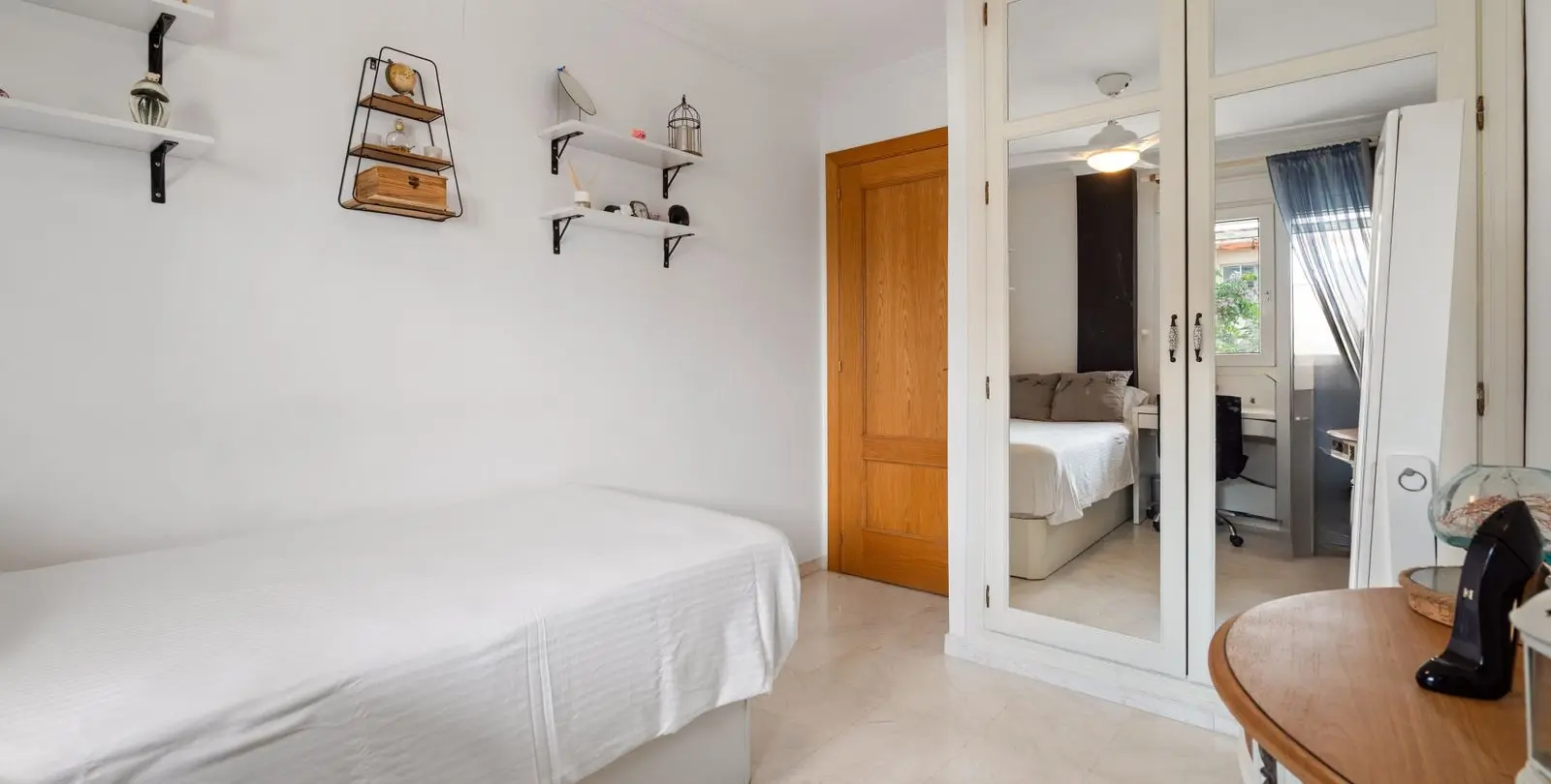 Sale of middle floor apartment in Estepona 14