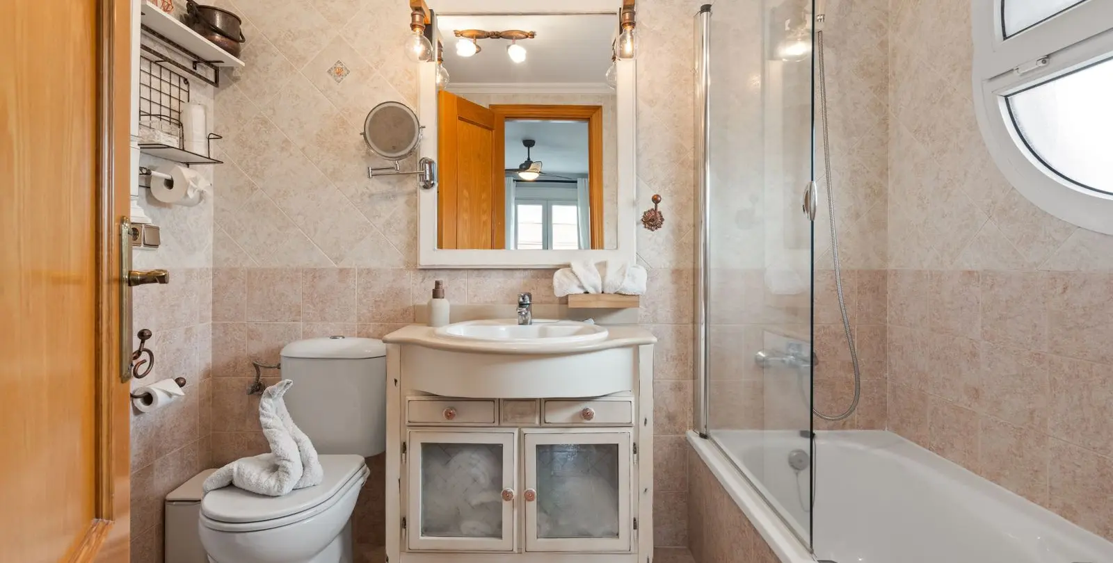 Sale of middle floor apartment in Estepona 15