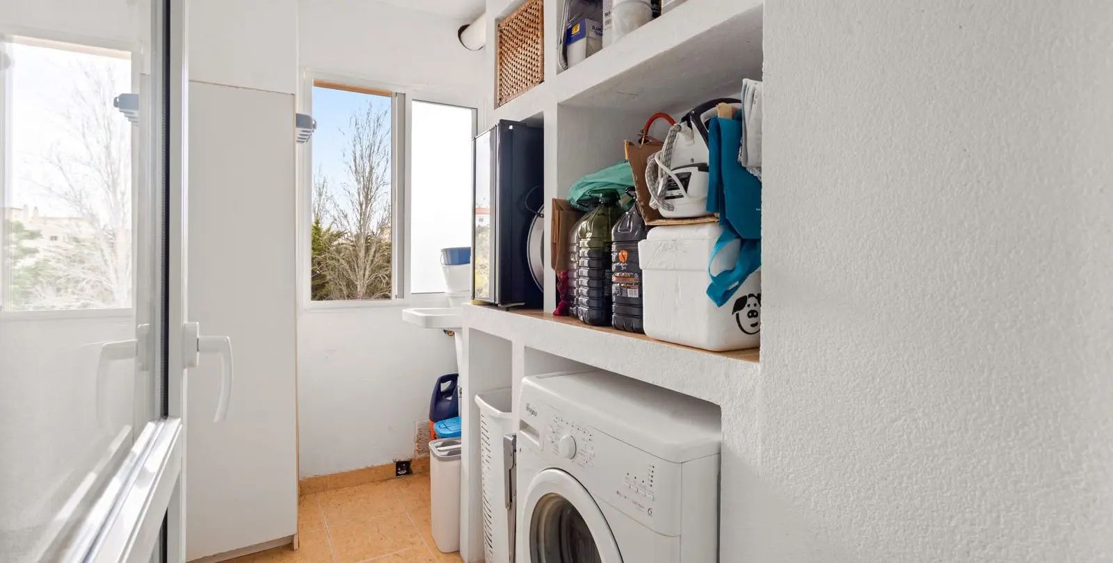 Sale of middle floor apartment in Estepona 18